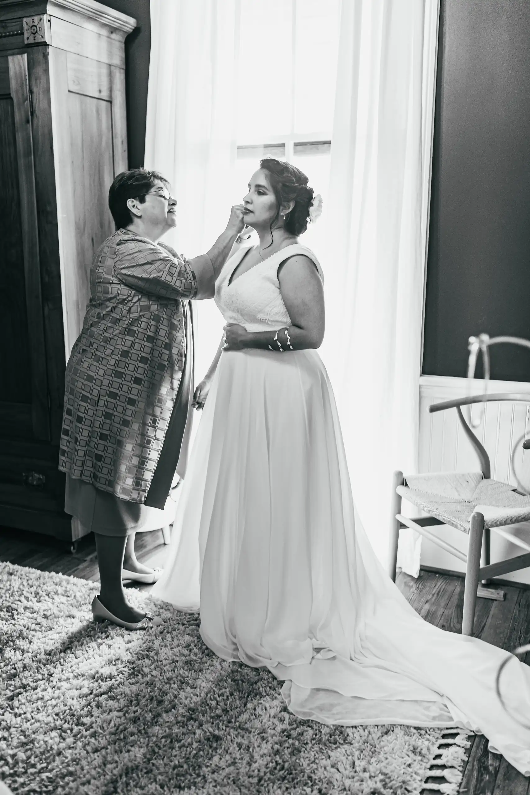 Getting Ready Jessi Keegan Weddin Love and Story Photography